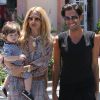 Rachel Zoe, son fils Skyler et son ami et coiffeur Joey Maalouf à Malibu, le 7 juillet 2012.
