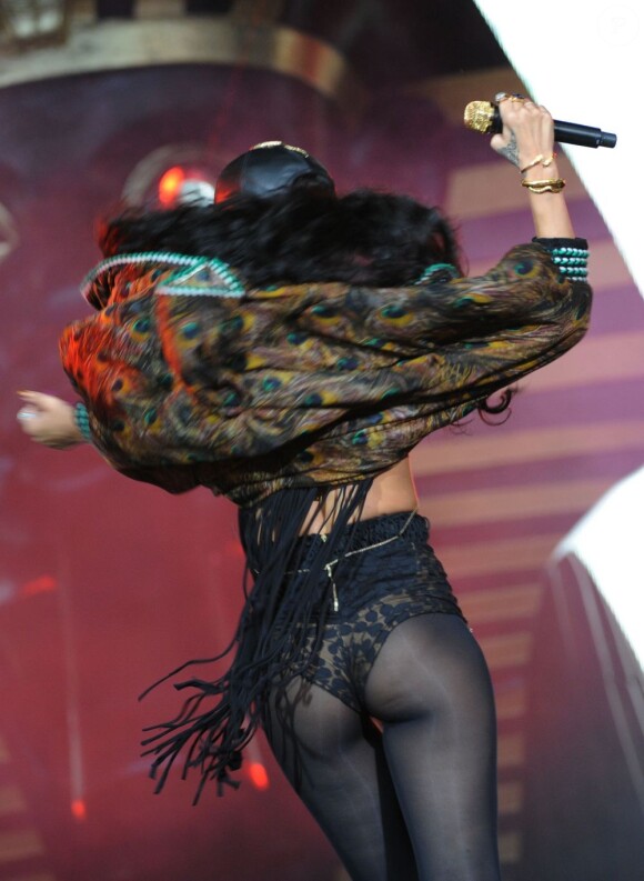 Rihanna sur scène au Wireless Festival, à Londres, le 8 juillet 2012.