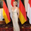 Le prince Albert et la princesse Charlene de Monaco, superbe dans une robe champagne et or, étaient le 9 juillet 2012 les invités d'honneur au château de Bellevue, à Berlin, d'un dîner de gala donné par le président allemand Joachim Gauck et sa compagne Daniella Schadt à l'occasion de leur visite officielle.