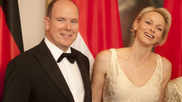 Princesse Charlene : Sirène d'or au bras d'Albert au dîner de gala à Berlin