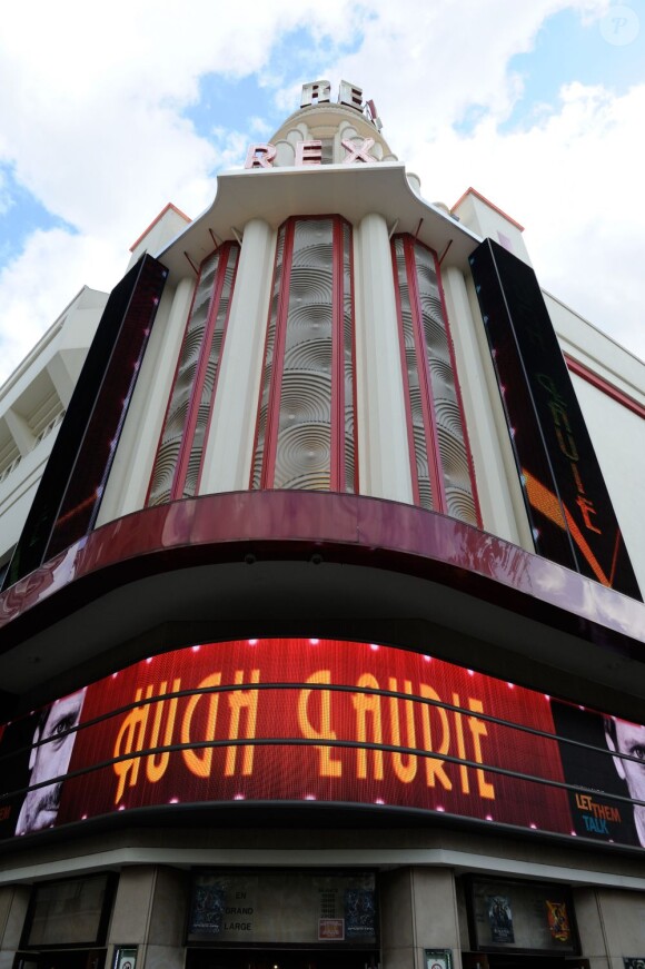 Hugh Laurie chante au Grand Rex, à Paris, le 10 juillet 2012