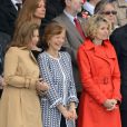 Valérie Trierweiler, un mois après le Twittweilergate des législatives, assistait au défilé militaire de la Fête nationale, le 14 juillet 2012, installée dans la tribune des conjoints des membres du gouvernement, à la gauche de la tribune présidentielle d'où son compagnon François Hollande, chef de l'Etat et des armées, a suivi la parade.
