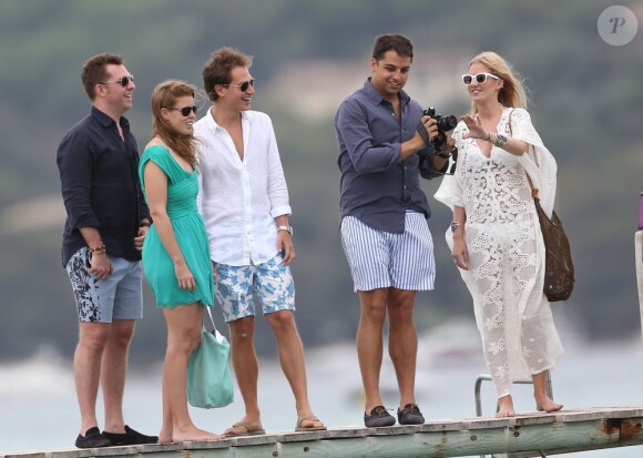 Avec son chéri Dave Clark et quelques amis, la princesse Beatrice d'York a quitté l'Angleterre pour Saint-Tropez, où elle est allée prendre un peu de bon temps le 14 juillet 2012 au Club 55, sur la plage de Pampelonne.