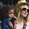 Heidi Klum en compagnie de ses quatre enfants, Leni, Henry, Johan et Lou à New York, le 14 juillet 2012- Ici avec Lou