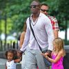 Le chanteur Seal a profité de ses filles Leni et Lou sous le soleil de New York le 15 juillet 2012
