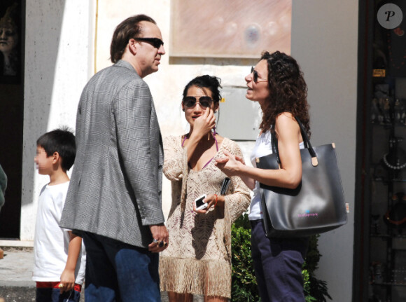 Nicolas Cage en vacances en Italie avec sa femme Alice Kim et leur fils Kal-el. Le 17 juillet 2012.