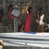 Exclu : Rihanna et ses amies remontent sur leur yacht, le Latitude, après avoir dîné au restaurant Il San Pietro dans la commune de Positano. Le 19 juillet 2012.