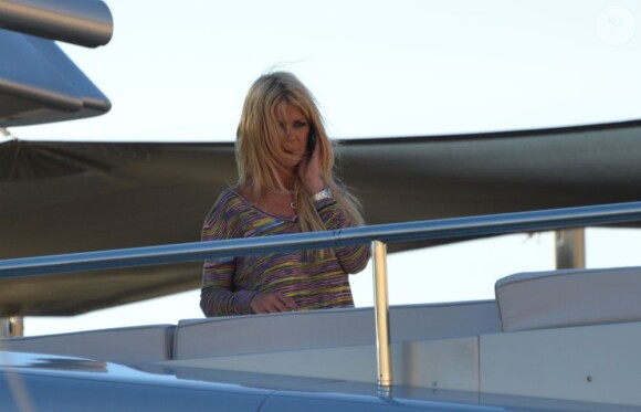 Tara Reid sur un yacht à Saint-Tropez, le 15 juillet 2012.