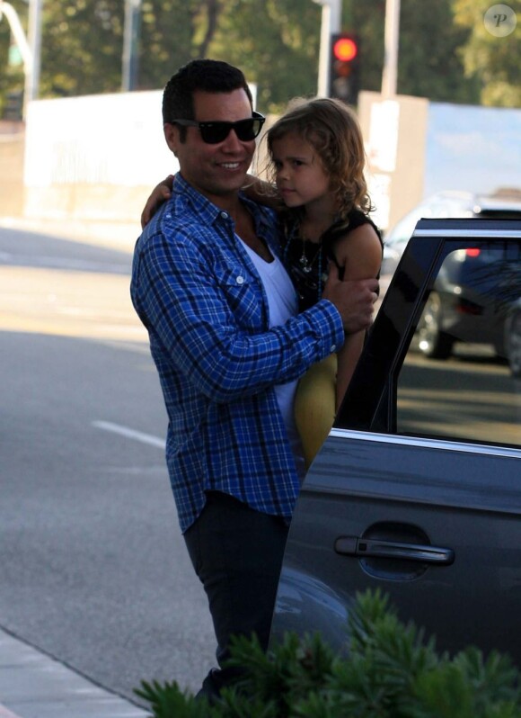 Cash Warren et sa fille Honor dans les rues de Beverly Hills, le 21 juillet 2012.