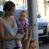 Jessica Alba, Cash Warren et leur filles Haven et Honor dans les rues de Beverly Hills, le 21 juillet 2012.