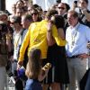 Bradley Wiggins, vainqueur du Tour de France 2012 dans les bras de sa femme Cathy et leurs enfants Ben et Isabella lors de la dernière étape le dimanche 22 juillet 2012
