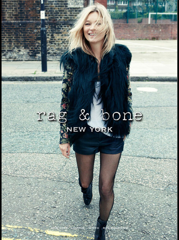 Kate Moss, égérie souriante de la marque new-yorkaise Rag & Bone pour sa campagne automne-hiver 2013.