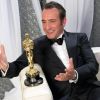 Jean Dujardin et son Oscar, février 2012 à Los Angeles.
