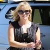 Reese Witherspoon, enceinte, sort d'un déjeuner avec des amis à Beverly Hills, le 25 juillet 2012
