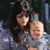 Selma Blair, son compagnon Jason Bleick et leur fils Arthur sont allés déjeuner a Studio City, le 25 juillet 2012 à Los Angeles - Selma Blair et le petit Arthur assortis