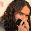 Russell Brand respecte l'iPhone. La preuve avec cette image du 26 juin 2012.