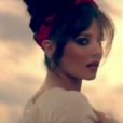 Cheryl Cole dans le clip  Under the sun .