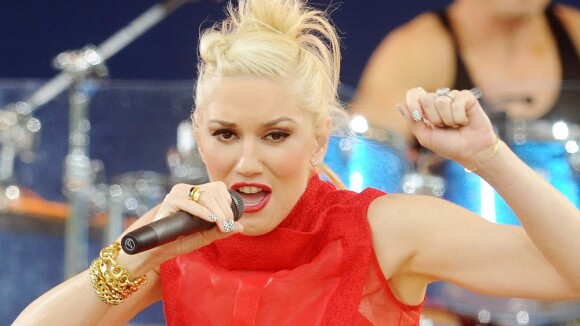 Gwen Stefani : Surprenante et sexy, tout en rouge et en transparence