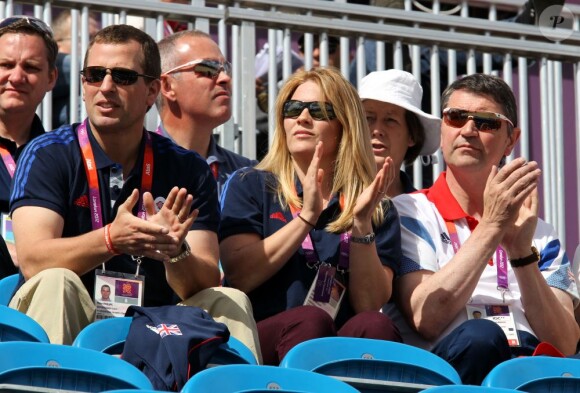 Le clan de supporters de Zara Phillips : son frère Peter avec sa femme Autumn, et son père Mark, dimanche 29 juillet 2012 à Greenwich Park lors de l'épreuve de dressage du concours complet aux Jeux olympiques de Londres.