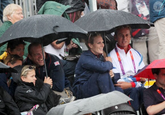 Zara Phillips avec son mari Mike Tindall (à gauche) à Greenwich Park, où la fille de la princesse Anne dispute le concours complet lors des JO de Londres.