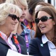 Kate Middleton et sa grande copine Camilla Parker Bowles ont assisté lundi 30 juillet 2012 à Greenwich Park aux excellentes performances de Zara Phillips sur High Kingdom dans l'épreuve de cross du concours complet aux Jeux olympiques de Londres.
