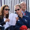 Kate Middleton et son mari le prince William, entourés de Camilla Parker Bowles, le prince Harry et la princesse Eugenie, ont assisté lundi 30 juillet 2012 à Greenwich Park aux excellentes performances de Zara Phillips sur High Kingdom dans l'épreuve de cross du concours complet aux Jeux olympiques de Londres.