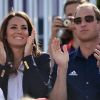 Kate Middleton et son mari le prince William, entourés de Camilla Parker Bowles, le prince Harry et la princesse Eugenie, ont assisté lundi 30 juillet 2012 à Greenwich Park aux excellentes performances de Zara Phillips sur High Kingdom dans l'épreuve de cross du concours complet aux Jeux olympiques de Londres.