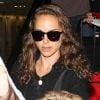 Natalie Portman cachée derrière ses lunettes de soleil arrive de New York à l'aéroport de Los Angeles (LAX). Le 29 juillet 2012