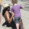 Minnie Driver et son adorable Henry, à la plage de Malibu pour son quatrième anniversaire avec son amie la comédienne Kathleen Robertson, venue avec son fils William. Le 29 juillet 2012