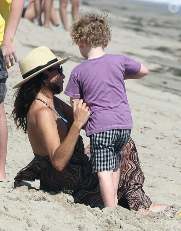 Minnie Driver et son adorable Henry, à la plage de Malibu pour son quatrième anniversaire avec son amie la comédienne Kathleen Robertson, venue avec son fils William. Le 29 juillet 2012