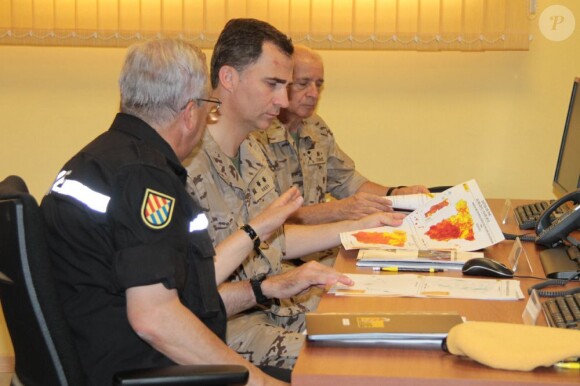 Le prince Felipe d'Espagne en visite le 2 août 2012 à la base de l'Armée de l'air de Moron.