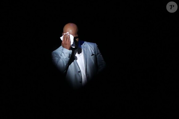 Mike Tyson épuisé, lors de la première du one-man show Mike Tyson : Ma vérité incontestée, à Broadway le 2 août 2012
