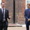 Le secrétaire d'Etat Jeremy Hunt en a pris pour son grade... Le prince Harry recevait le 2 août 2012 à Clarence House de jeunes médaillés des récents School Games, dont il est président. Une rencontre qu'il a animée de son humour irrésistible, aux dépens notamment du secrétaire d'Etat Jeremy Hunt.