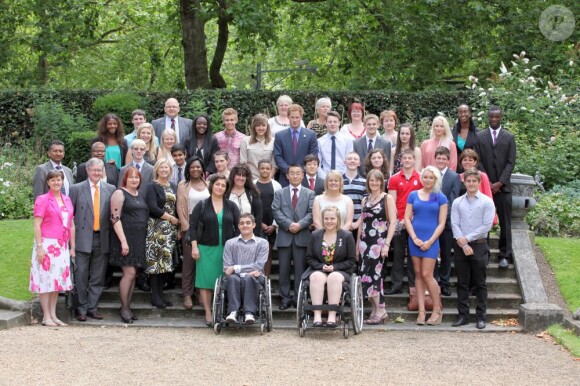 Le prince Harry a posé le 2 août 2012 à Clarence House avec de jeunes médaillés des récents School Games, dont il est président. Une rencontre qu'il a animée de son humour irrésistible, aux dépens notamment du secrétaire d'Etat Jeremy Hunt.