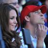 Le prince William et sa douce compagne Kate, passionnés par les épreuves d'athlétisme le 4 août 2012 au Stade Olimpique de Londres