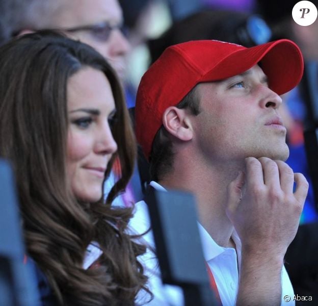 Le prince William et sa douce compagne Kate, passionnés par les épreuves d'athlétisme le 4 août 2012 au Stade Olimpique de Londres