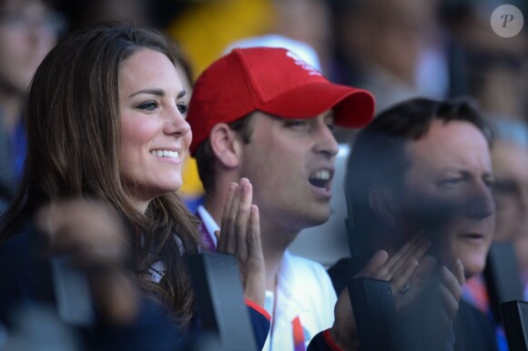 Le prince William et sa douce compagne Kate enjoués le 4 août 2012 au Stade Olimpique de Londres