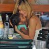 Instant complice entre Lou et sa maman Heidi Klum à New York le 4 août 2012