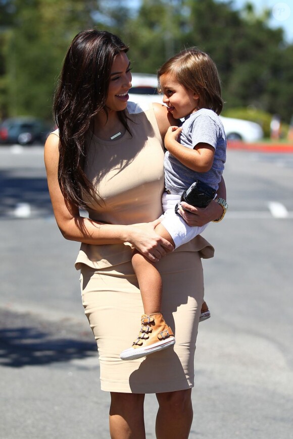 Kim Kardashian en tata gaga a passé la journée du dimanche 5 août avec son neveu, Mason