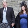 Charles Spencer, 9e comte Spencer et frère de Lady Di, et son épouse Karen Gordon, comtesse Spencer, lors du mariage d'Emily McCorquodale en juin 2012. Karen Gordon était alors enceinte de 7 mois d'une petite fille venue au monde le 30 juillet 2012 au domaine d'Althorpe : Lady Charlotte Diana Spencer.
