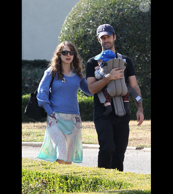 Natalie Portman et Benjamin Millepied le 5 novembre 2011 à Los Angeles avec leur fils Aleph