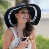 AnnaLynne McCord souriante sur le tournage de 90210 en Californie le 7 août 2012
