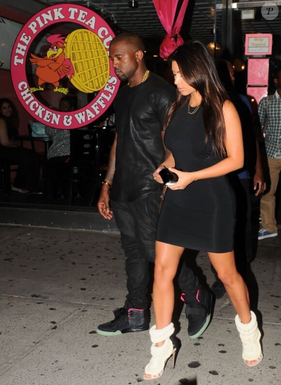 Kim Kardashian et Kanye West sortent au restaurant le 8 août 2012 à New York