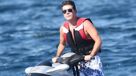 Simon Cowell : Pour tromper l'ennui, à Saint-Tropez, il s'éclate en jet-ski