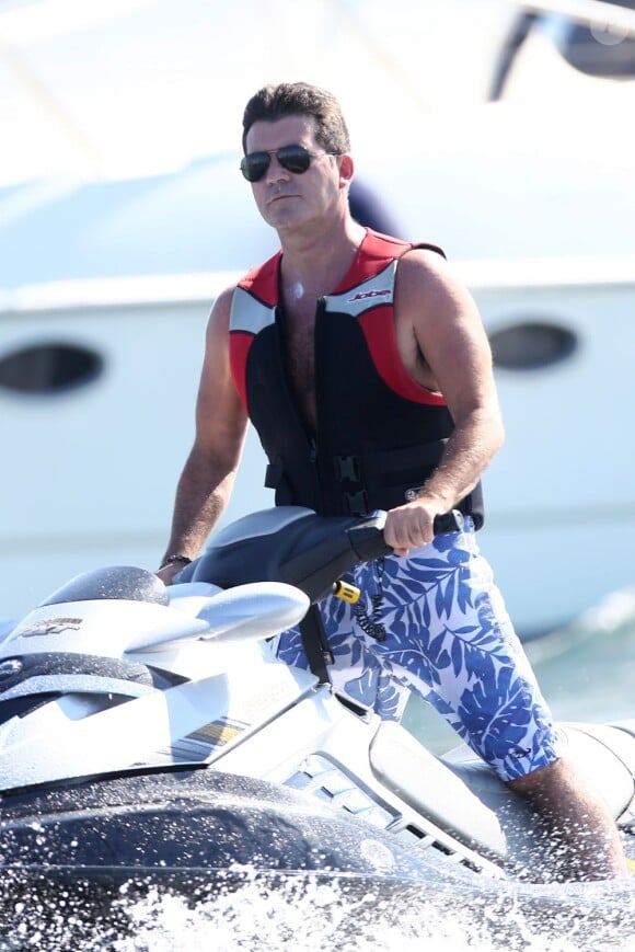 Simon Cowell fait du jet-ski à Saint-Tropez. Le 9 août 2012.