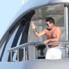 Simon Cowell profite de la douceur des vacances au large de Saint-Tropez, le 8 août 2012