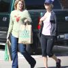 Lauren Scruggs et sa maman Cheryl, à la sortir d'un supermarché en février 2012
