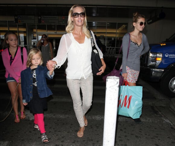 Jennie Garth, maigre, et ses trois files de retour à Los Angeles le 10 août 2012