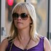 Reese Witherspoon, enceinte et très élégante, fait des courses à North Hollywood, le 10 août 2012