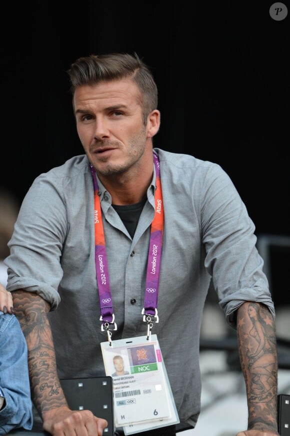 David Beckham, dans les tribunes du stade olympique de Londres, suit la spectaculaire cérémonie de clôture des Jeux Olympiques. Londres, le 12 août 2012.